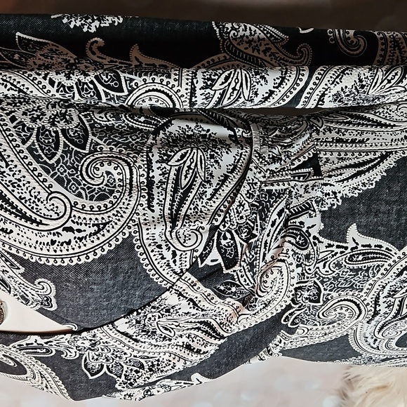 Sandra Darren | Gray and Cream Paisly Faux Wrap Knit Dress - Picture 3 of 12